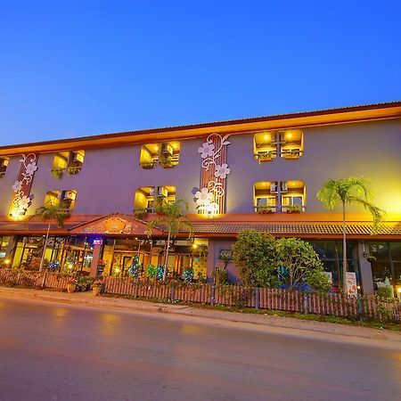 The Corner Hotel (Adults Only) Chiang Rai Eksteriør billede